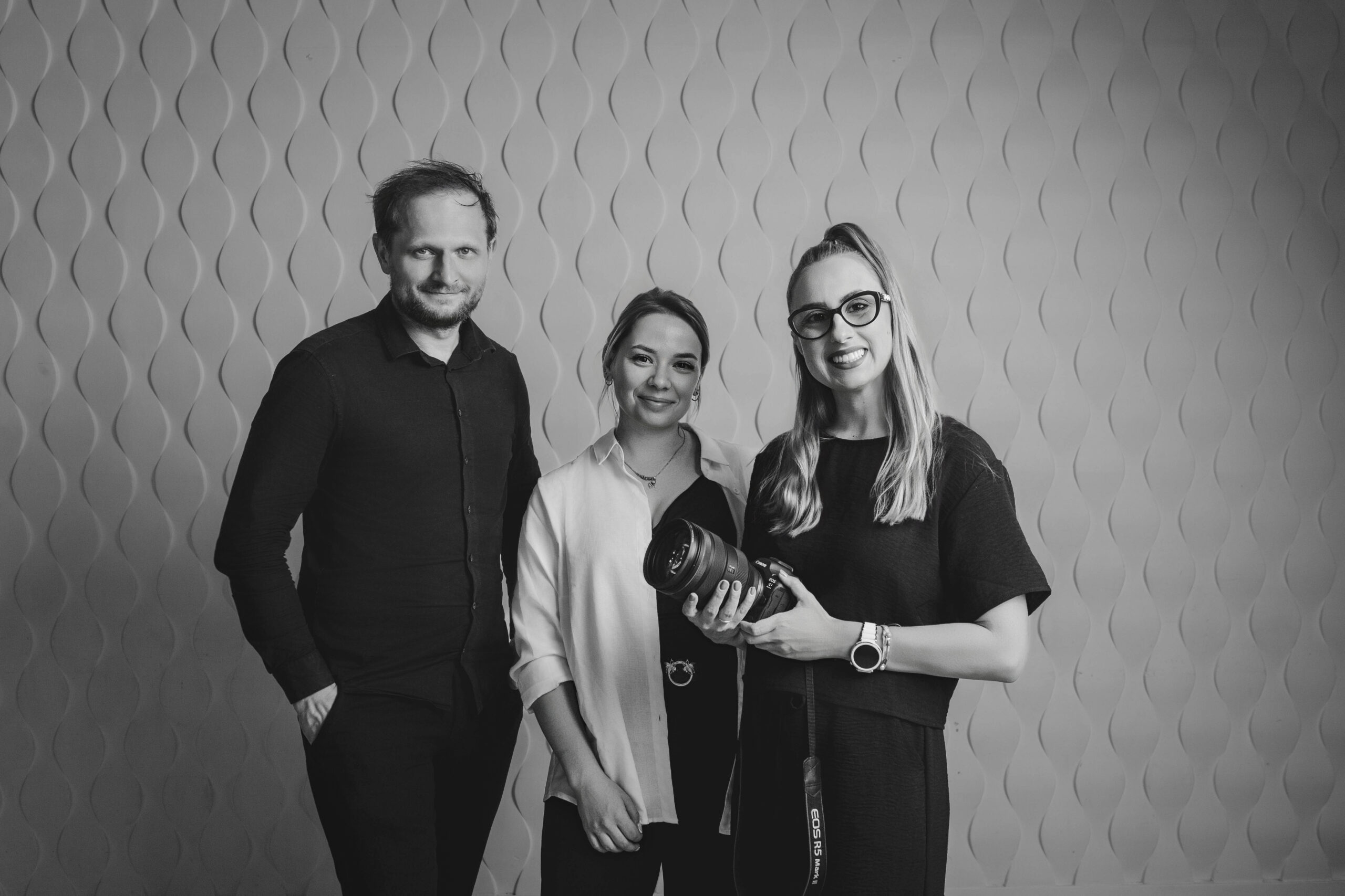 Zespół Karolina Koprowska FOTO – Karolina, Kamil i Ewa, fotografowie i filmowcy ślubni z Łodzi